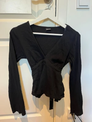 Långärmad topp - Supersöt långärmad topp från Gina Tricot. Storlek S