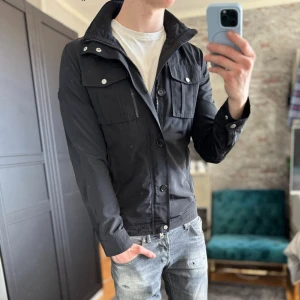 J Lindberg field jacket - Säljer denna riktigt feta j Lindeberg field jacketen!⭐️Skick : 9,5/10!🙌Storlek M!⭐️NYPRIS = 4000kr! Hör gärna av er om ni har funderingar!👍