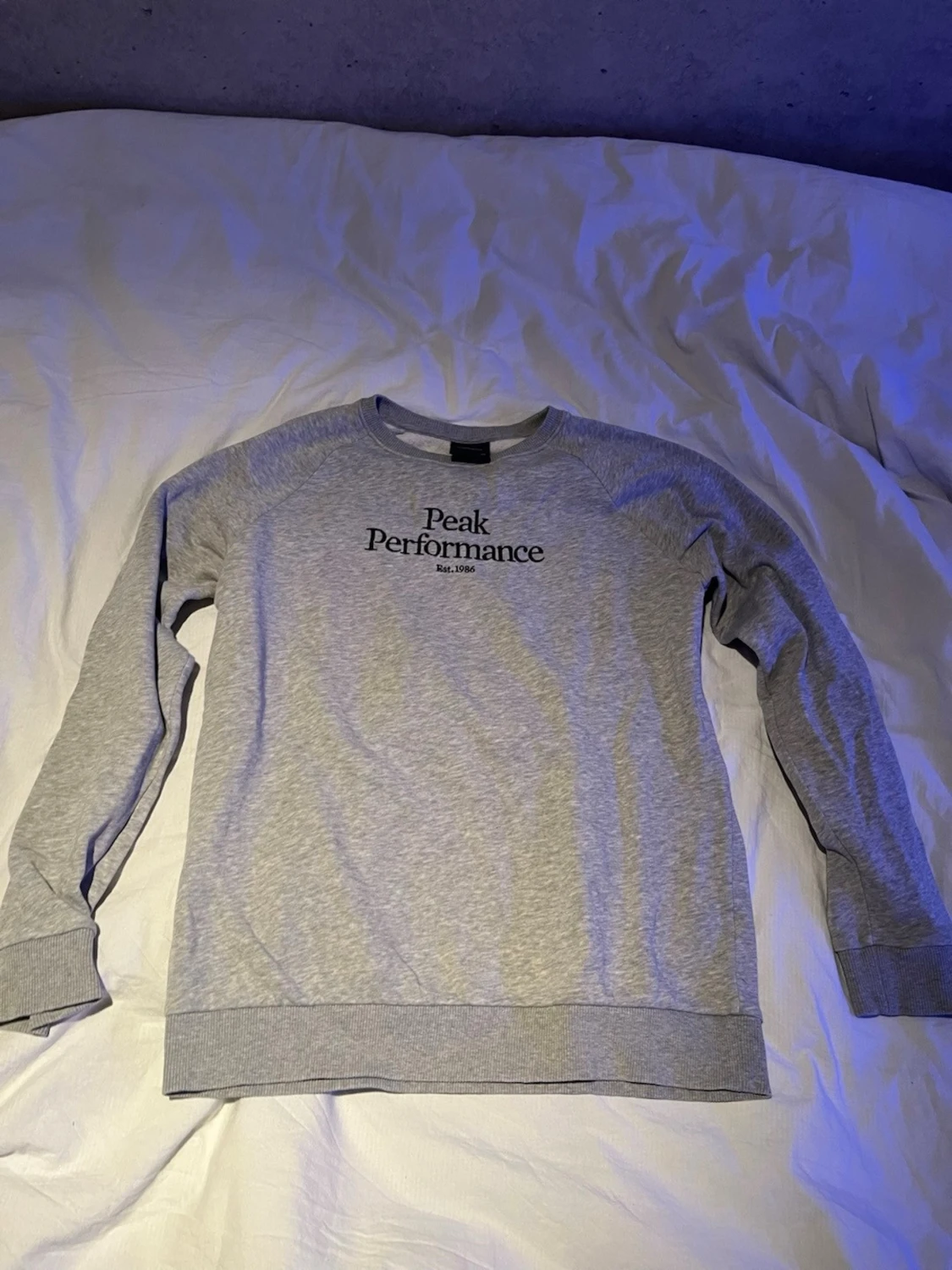 Grå sweatshirt Peak Performance