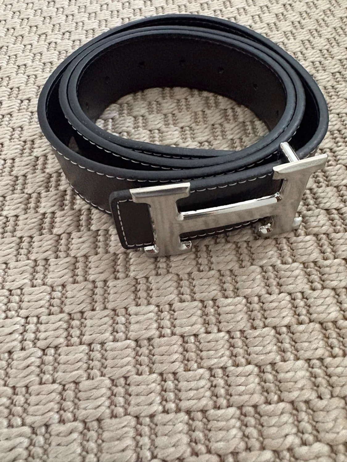 Svart bälte med stor silverspänne - 1