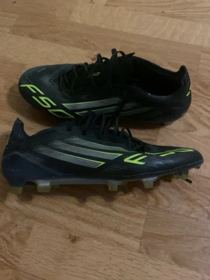 Elite Adidas F50 - Fina F50 i en clean färg, fg underlag och i jätte bra skick 