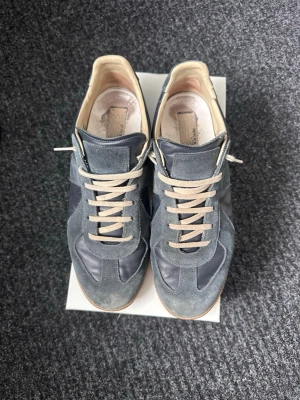 Mörkblåa margielas - Äkta maison margiela replicas. Fint skick. Det finns inga dumma frågor