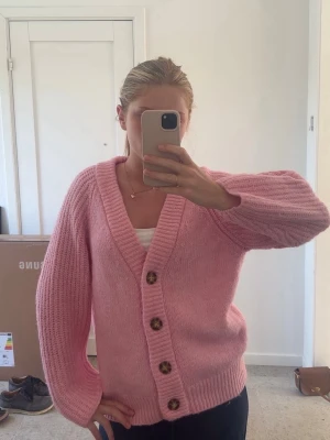 Snygg Zara kofta - Jättefin, lite lätt nopprig💖
