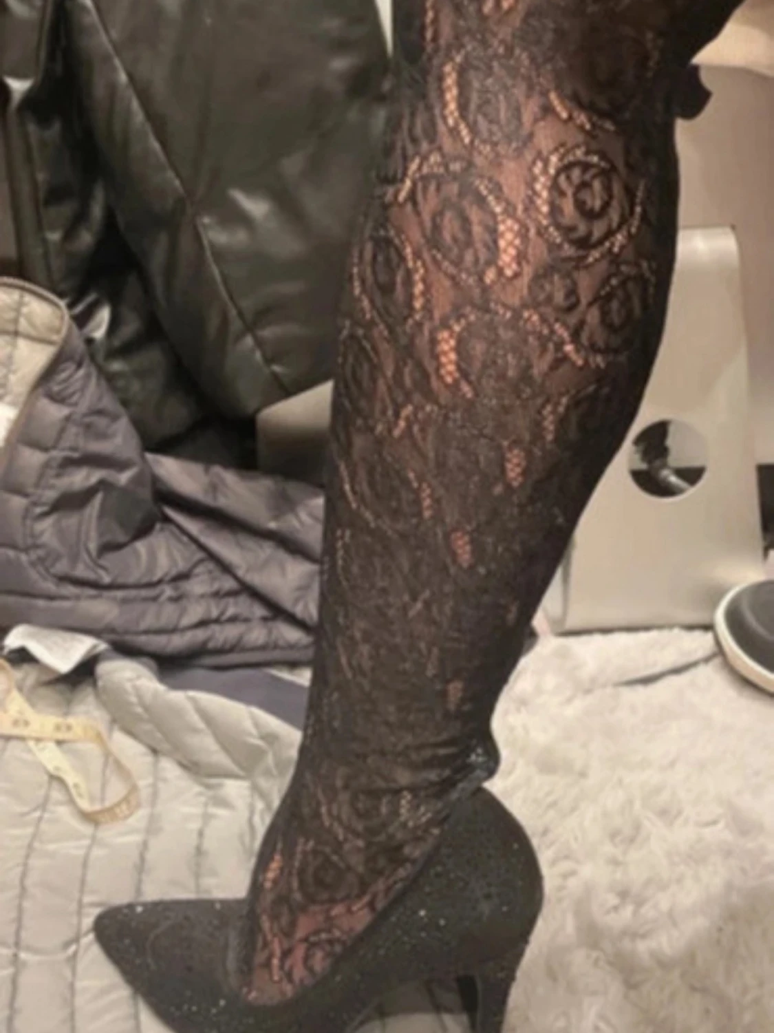 Svarta pumps med strass och spets - 1