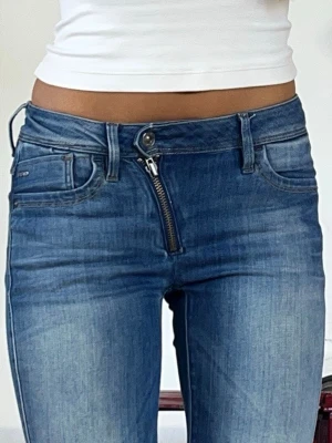 G-star jeans - Midjemått 73cm (34cm rakt över)❣️innerben 82cm❣️ jag är 165