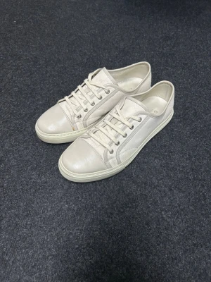 Gucci Skor - Sjukt feta Gucci monogram skor - Storlek 43 - Skick 8/10 - Nypris över 7000kr -Hör av dig vid fler frågor🙌 