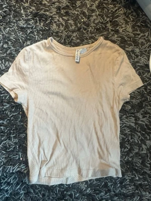 Beige ribbad t-shirt 