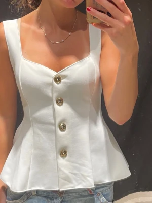 Topp - Superfin helt oanvänd topp från zara med lappen kvar! 