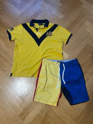 Komplett outfit Ralph lauren-tommy Hilfiger - En snygg outfit för varmt väder  Piké Ralph lauren, XXL Shorts Tommy Hilfiger olika färger,  M.                     Tveka inte att fråga något. Obs! Inga förhandlingar 
