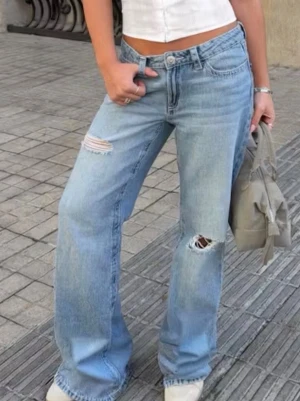 jeans - helt slutsålda jeans från gina i storlek 152, har bara använt de en gång så de är som nya. skriv vid frågor eller för fler bilder💕priset går självklart att diskutera