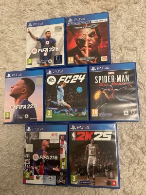 Billiga PS4 spel, kan köpas enskilt - Säljer ett paket med sju PS4-spel: FIFA 21, FIFA 22, FIFA 23, EA Sports FC 24, NBA 2K25, Tekken 7 och Marvel's Spider-Man: Miles Morales. Alla spel kommer i sina originalblå plastfodral med omslag. Perfekt för dig som gillar sport, fighting och actionäventyr.
