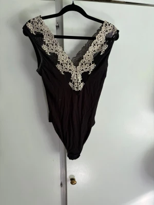 Spetsbody Intimissimi  - Superfin spets body ifrån Intimissimi, älskar denna supermycket verkligen men får tyvärr inte användning för den😢i storlek S och inga tecken på användning 