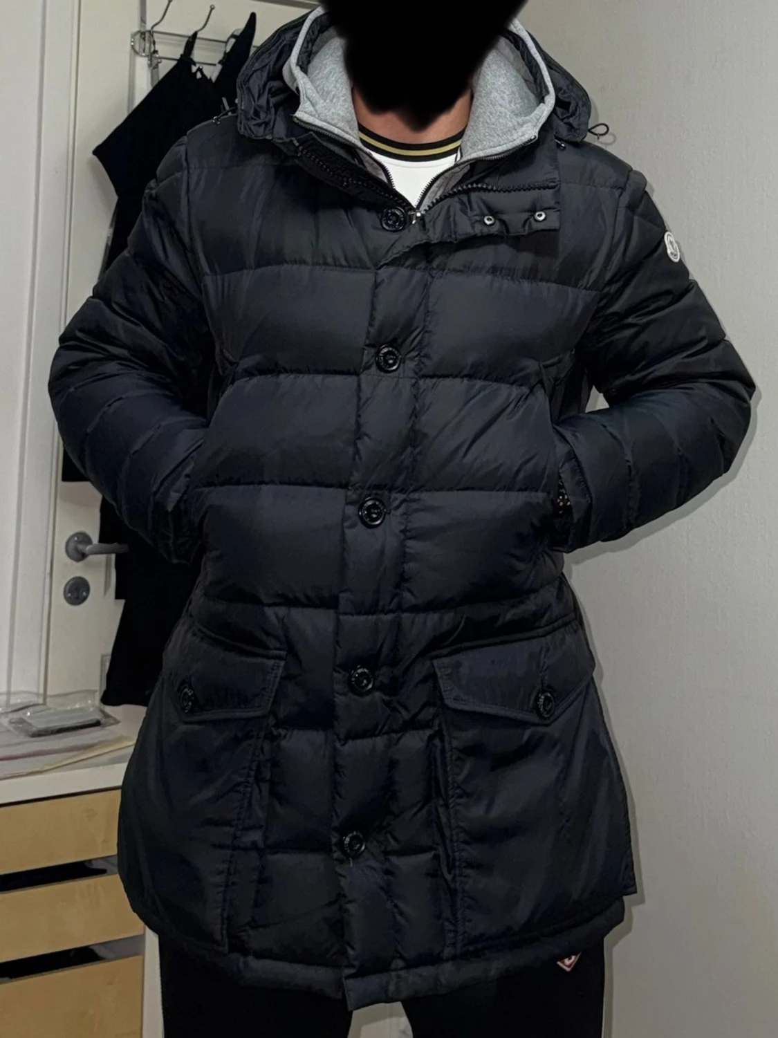 Svart lång dunjacka med huva - 1