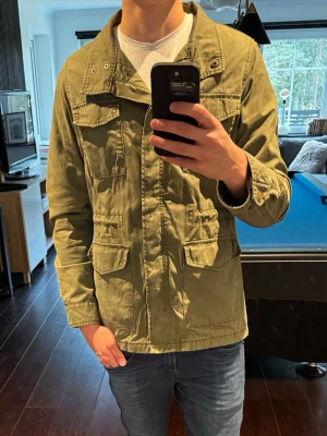 Dobber overshirt  - Hej säljer nu denna Dobber overshirt/fieldjacket i storlek small och som även är i ett mycket bra skick kom dm för mer frågor 😇