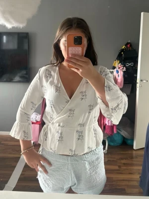 Lavendel blus - Kommer sälja denna snygga lavendel blusen på min plick liveshow söndag 23/8 19:00 där man kommer se plagget närmare 💌