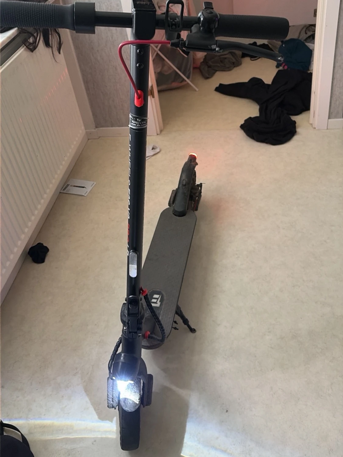 Svart elscooter E-Wheels ES2 V2 - 1
