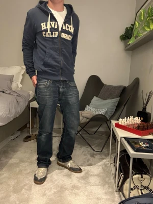 Skön zip hoodie - Riktig skön zip hoodie som är ungefär s/m i storlek hör av er om ni har några frågor 