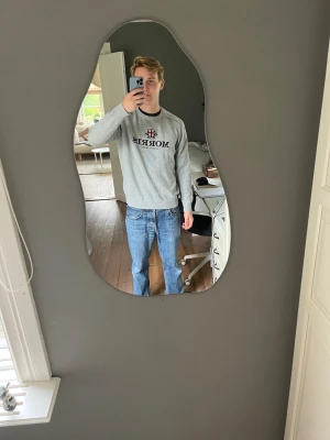 Stickad Morris tröja, storlek L - Sjukt snygg Morris tröja🙌 Skick: 10/10😊 Står som XL men sitter som L, hör gärna av er vid ev frågor🤩 Använd gärna Instabox som leveransmetod📬