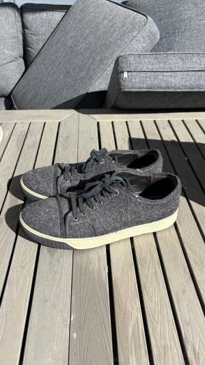 Lanvin - Unika Lanvin! UK 9 fits 43-44. Skick: 8/10. Retail 5,500 SEK.