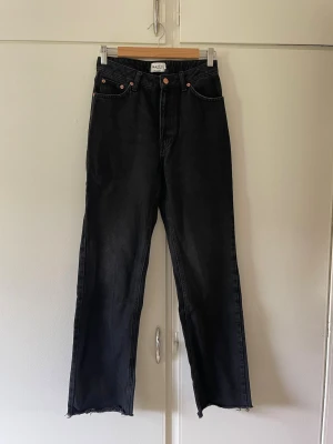 Svarta jeans - Använda få gånger, bra skick.