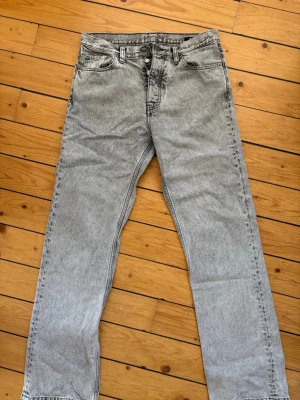 Hope rush jeans - Säljer mina gråa hope rush jeans, storlek 30. Inga defekter. Nypris ligger runt 2tkr.