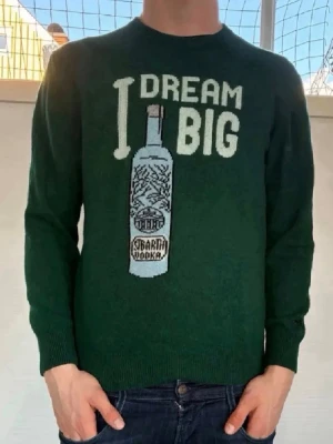 MC2 saint barth tröja  - Sällsynt MC2 saint barth tröja med texten ”I DREAM BIG” och den är av material kashmir| storlek:L| pris: 1299kr| skick: 9,8/10| hör av dig vid minsta lilla fundering eller fråga| 