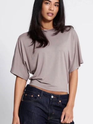 TEE TOP ”EMMIE”  Lager 157 - Beige TEE TOP “EMMIE”  från lager 157. Tajt passform vid magen och lösare överdel med korta vida ärmar. 