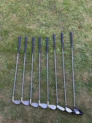 Golfset  - Säljer detta riktigt fina vänster golfset av Links2Links L-10 som är i riktigt bra skick!  Golfsetet består av: Pitch Järn 9 Järn 8 Järn 7 Järn 6 Hybrid 5 Trä 5 Trä 3  Finns i Norrköping  Hör av er vid minsta fundering🤗
