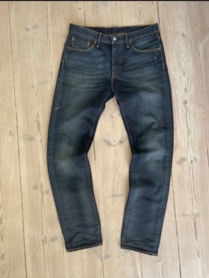 Levis jeans 508 - Säljer ett par mörkblåa levis jeans 508 i storleken W32 L34. De är i mycket bra sick och har inga defekter. Det är bara att höra av sig vid fler frågor. Pris kan diskuteras!
