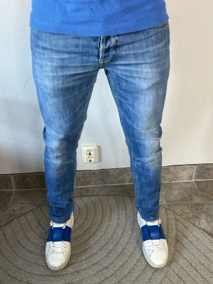 Dondup George 32 - CONDITION — 9/10 Excellent condition.  Light signs of wear.     SIZE — 32 Model is 170 cm, 67kg  MEASUREMENTS (CM) (Please refer to the last photo for measurement guide)  A — 38 cm  B — 96 cm  C — 15 cm