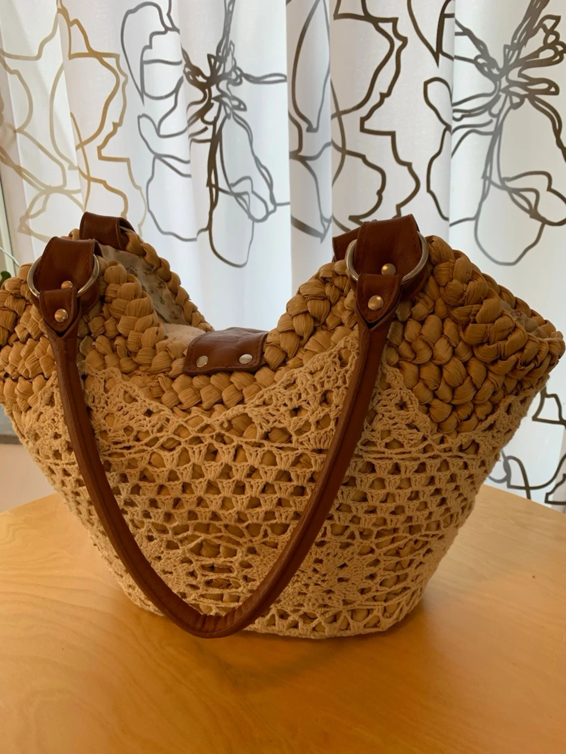 Beige virkad handväska med läderdetaljer - 3
