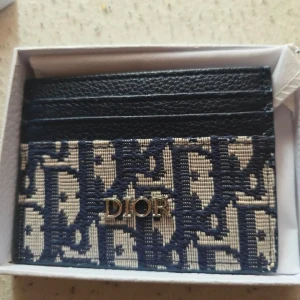Korthållare - Helt nytt korthållare 
