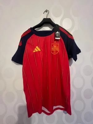 Spaniens vm tröja storlek S - Helt ny 