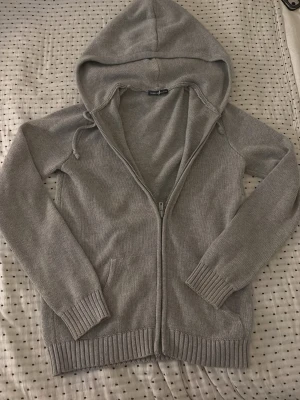 Brandy melville Tjocktröja  - En grå tjock tröja från brandy melville