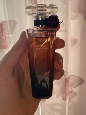 Trésor Midnight Rose parfym 50ml - Trésor Midnight Rose från Lancôme, använd fåtal gånger. 