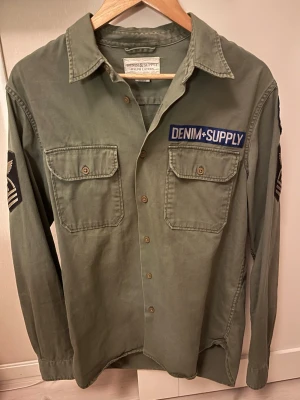 Overshirt från polo Ralph Lauren  - Snygg militärgrön skjorta från polo Ralph Lauren, kom med bud! 