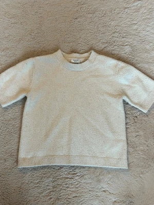 Beige stickad tröja från Kappahl - Beige stickad tröja 