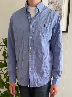 Ralph Lauren Skjorta - Ralph Lauren | Storlek: M | Skick 9/10 | Färg: Ljusblå | Nypris: 2000kr | 100% Autentic 