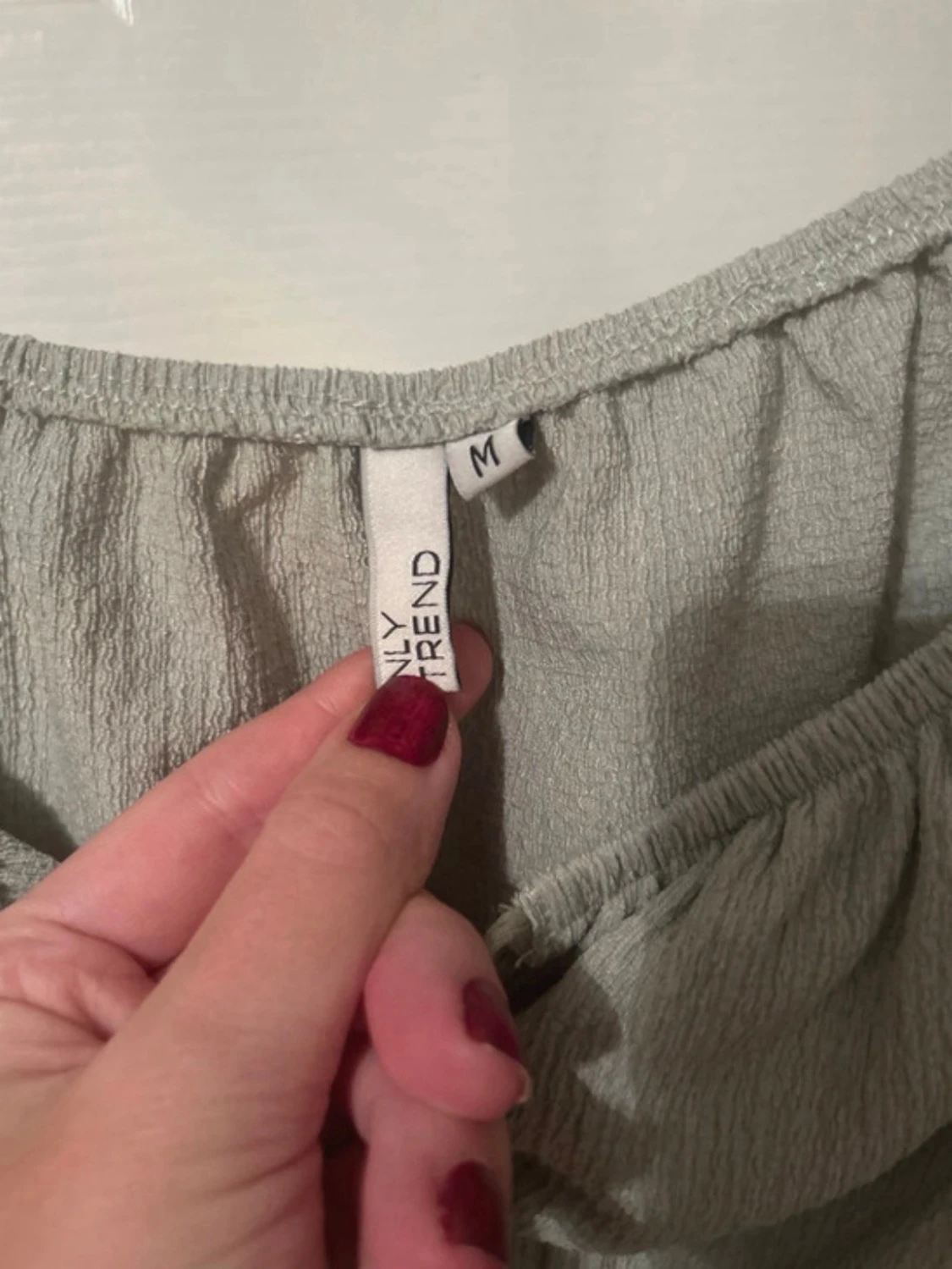 Ljusgrön croppad topp från Only - 1