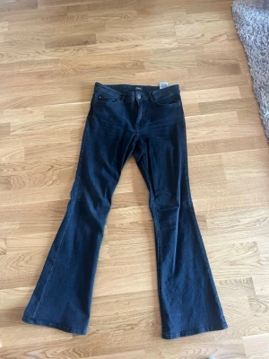 Only jeans  - Jättesnygga jeans från Only i mycket bra skick, kommer tyvärr inte till användning! 