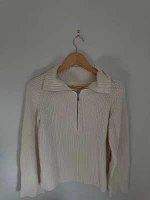 Zip tröja  - Stickad zip tröja från H&M 💝