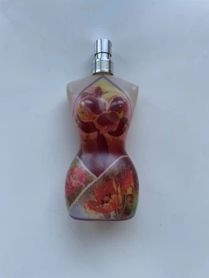 Parfymflaska av Jean Paul Gaultier  - Parfymflaska av Jean Paul Gaultier  75 % fylld😊