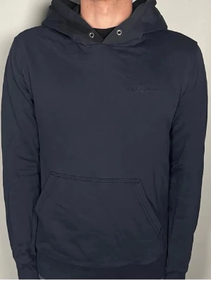 J.Lindeberg hoodie - Säljer en riktigt snygg och trendig J.Lindeberg hoodie i fint skick, storlek M men sitter som S, vid frågor är det bara att skriva