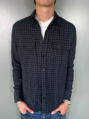 Rutig Overshirt - Strl - M | Skick - 10/10 | Nypris - ca 1200kr | Vid minsta lilla fundering är det bara att höra av sig!