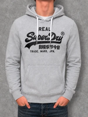 Superdry Hoodie Grå - Superdry Hoodie Grå - Fint och fräscht skick. - Finns defekt på sista bilden, syns nästan inte knappt, går säkert att få bort om man försöker. - Storlek: S - Pris: 599kr - Först till Kvarn!
