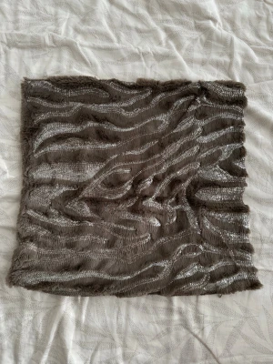 Kuddfodral  - En brungrå färg, aldrig använt, mått 40x44cm🤍