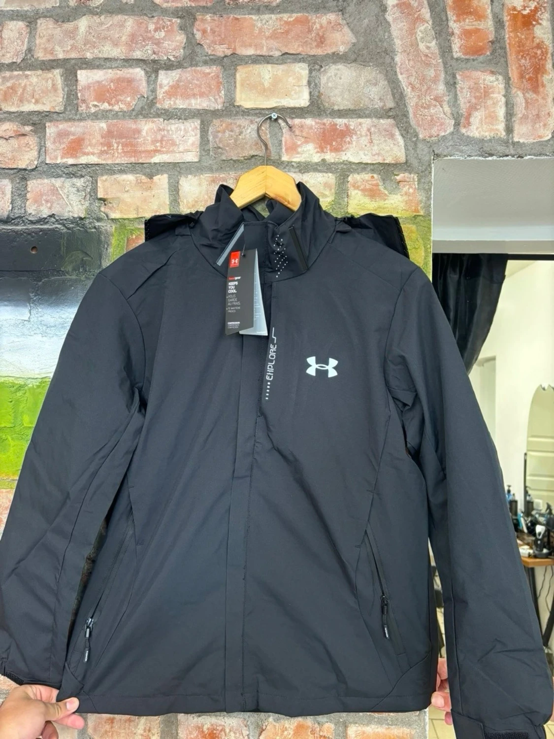 Svart vindjacka från Under Armour - 1