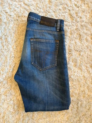 Tiger of Sweden jeans  - Ett par fräscha tiger of Sweden jeans i utan några större tecken på användning. Skriv vid frågor och kom gärna med prisförslag ✌️OBS Jeansen är från början 31/34 men uppsydda till 31/30. Passar perfekt till längd 175cm 