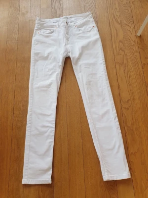 Jeans stl 42 Kappahl - Som nya.