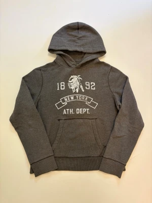 Abercrombie & Fitch hoodie - Vintage Abercrombie & Fitch hoodie //  Mycket bra skick //  Storlek herr L //  skriv vid minsta fråga eller fundering🤝